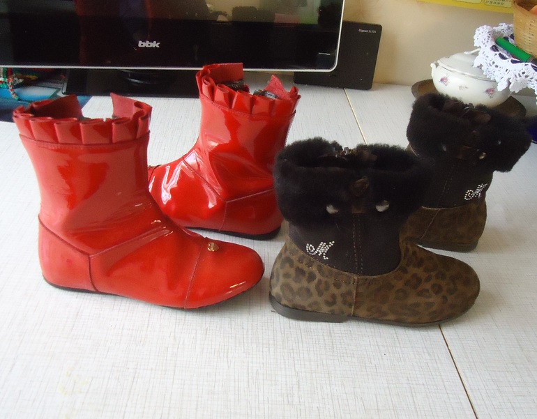 Сапожки Monnalisa 28 р-р и Moschino 28 \\\Алтуфьево