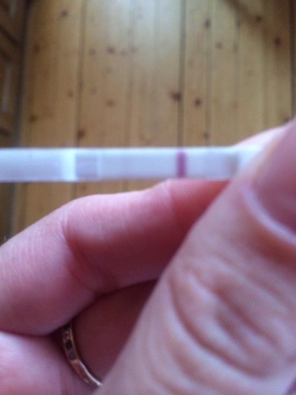 Девочки подскажите это оно?видно полосочку или реагент?