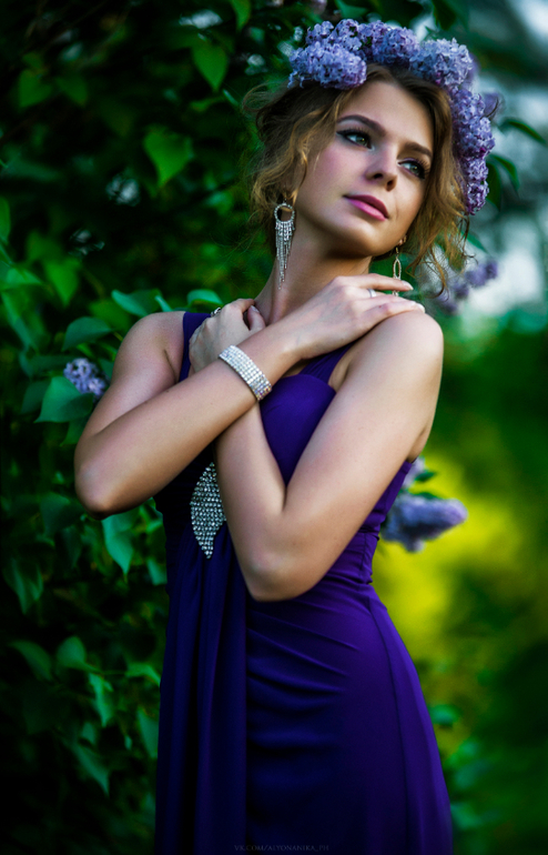 В своем первом посте хочу поделиться с Вами своей самой свежей фотосессией. Весна. Май. Сирень. Прекрасная Светлана :)