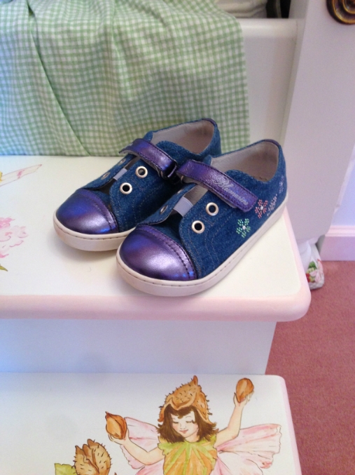 Куплю кеды Blumarine 26 или 27 размера