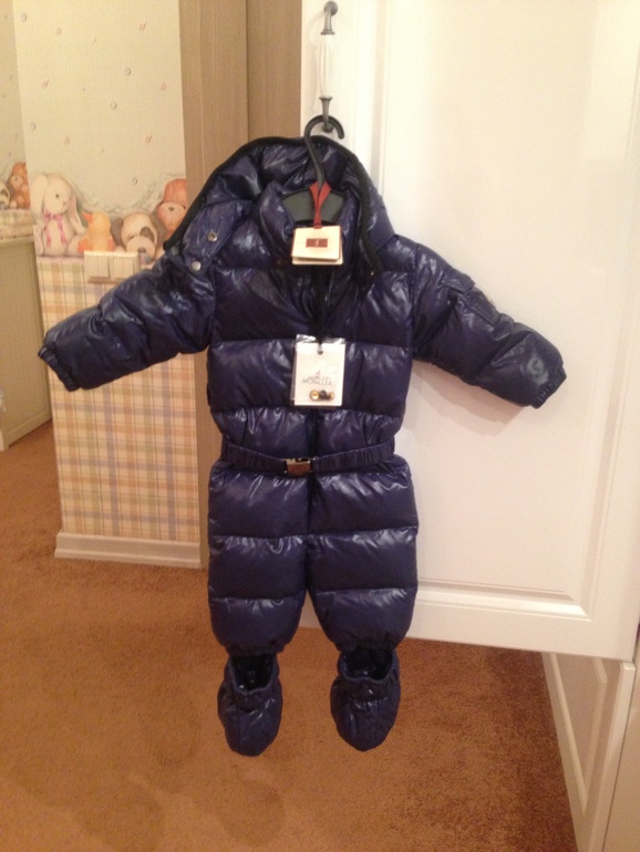 Продам Moncler 9-12 мес
