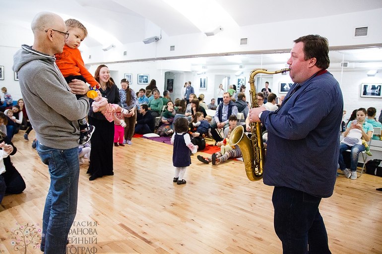 Книга: "Мастерим вместе с мамой. Яркие развивающие идеи" - Мария Комкова. Купить