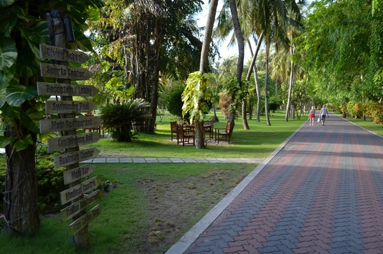 Хороший отель, очаровательное море и скучное питание!