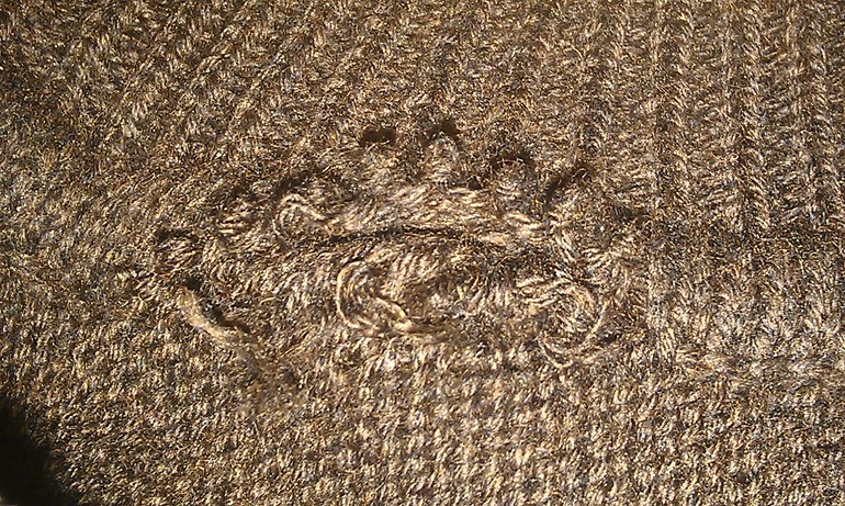 Помогите починить свитер!