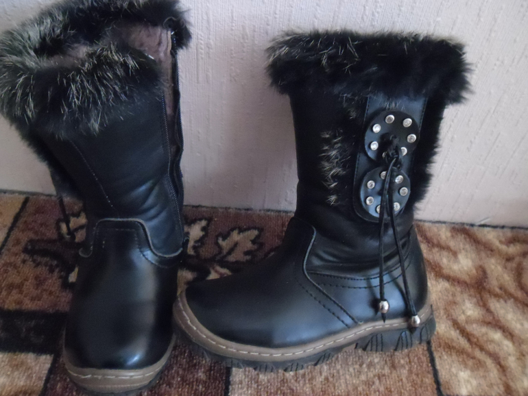 Отдам на девочку 3-5 лет.