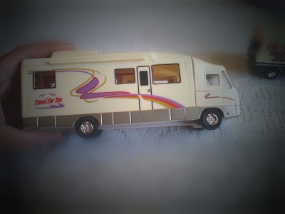 Дом на колесах для маленьких человечков