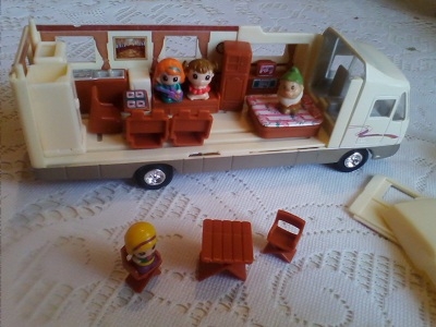 Дом на колесах для маленьких человечков