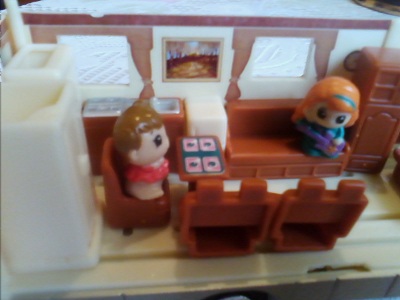 Дом на колесах для маленьких человечков