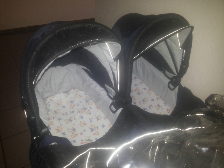 Отдам коляску для двойни tfk