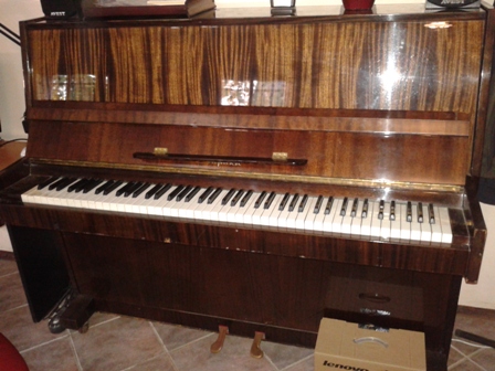 Отдам пианино