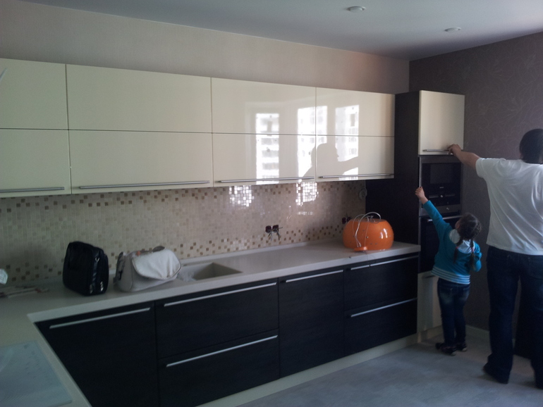 Цвет кухонного стола.