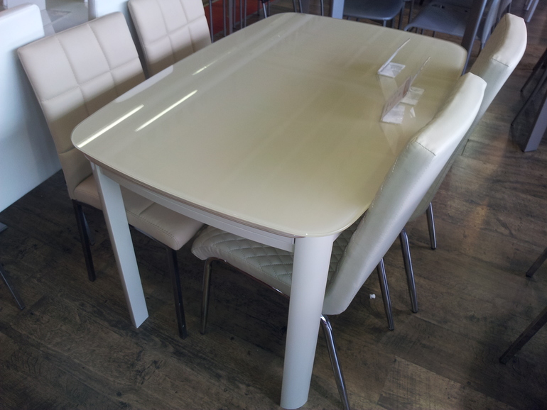 Цвет кухонного стола.