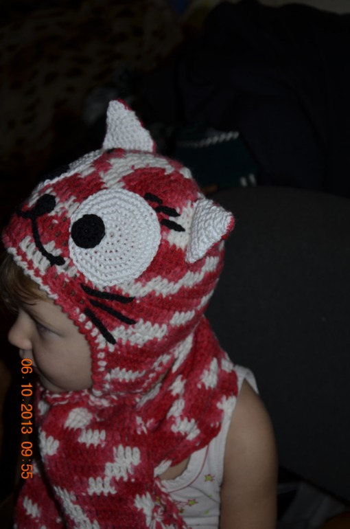 связалась шапочка и шарфик для дочи