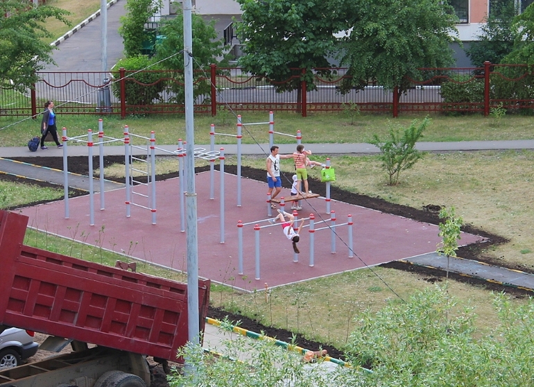 дети на площадке