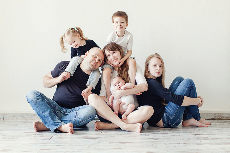 по-моему, нас мало)