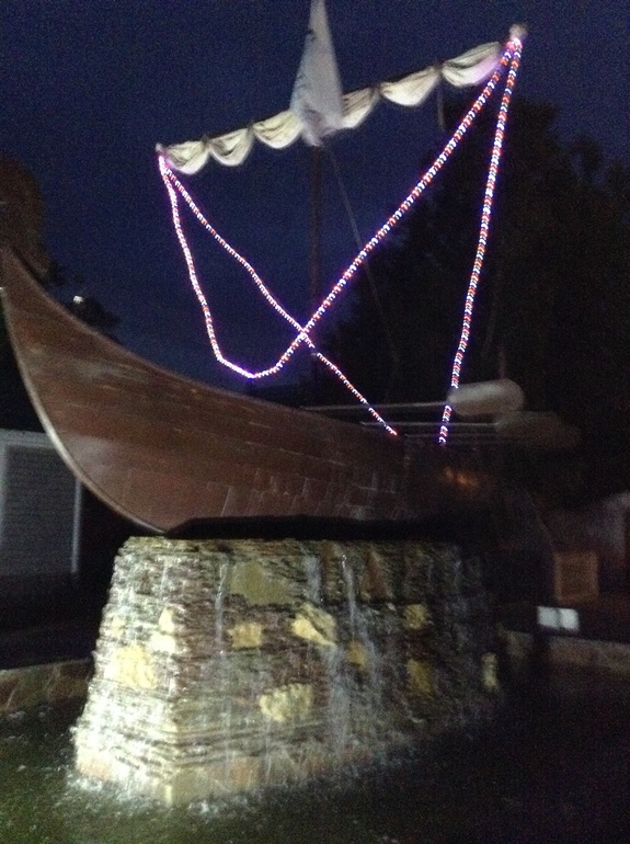 Одену я белую шляпу, поеду я в город Анапу))