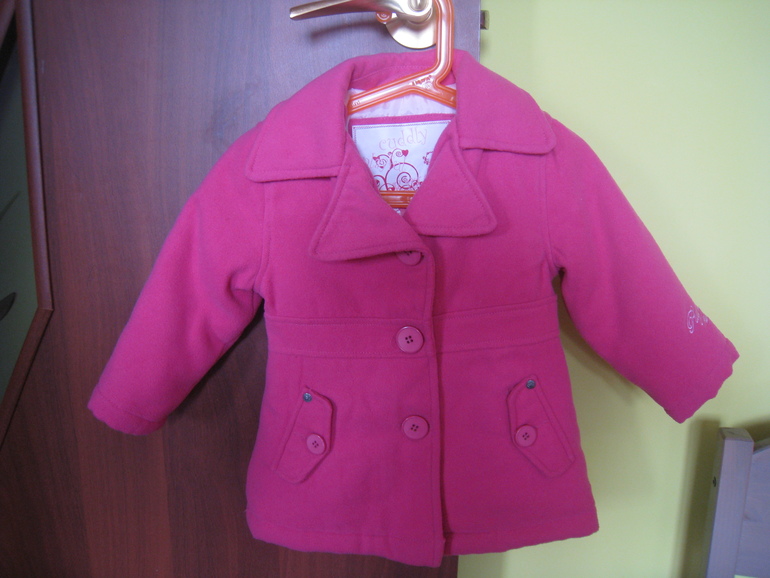Осеннее пальто, размер 80 (большемерка). Цена 500 руб.