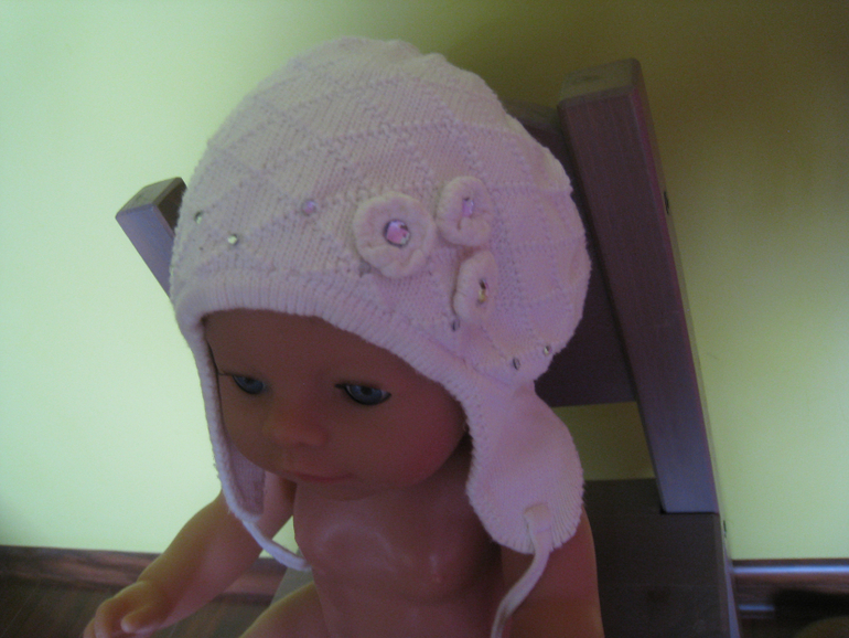 Шапочка осень-весна на 2-3г. (размер 48/50). Цена 200 руб.