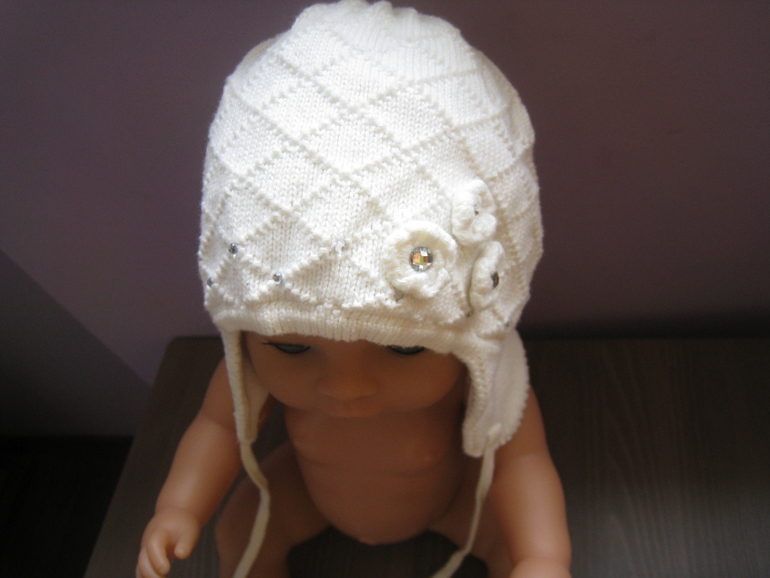 Шапочка осень-весна на 2-3г. (размер 48/50). Цена 200 руб.