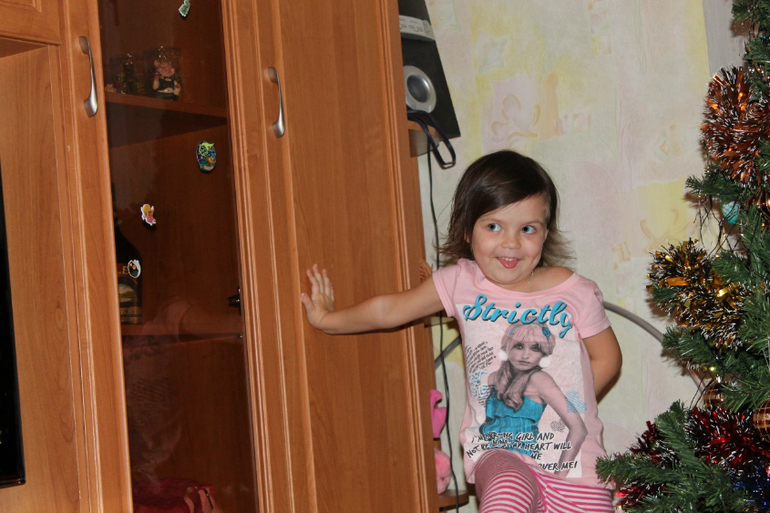 А тем временем дочь растет и растет...