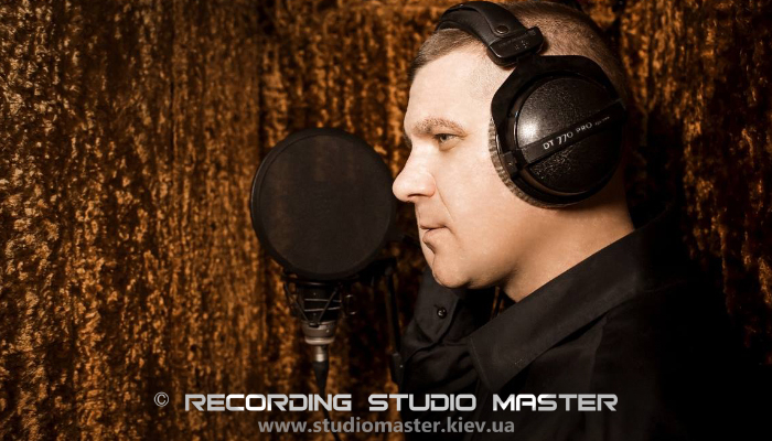 Студия звукозаписи - STUDIO MASTER - www.studiomaster.kiev.ua Запись вокала, запись голоса, обработка вокала, аранжировка, сведение,мастеринг, песня в подарок, подарочный сертификат на запись песни в студии, видео продакшн.