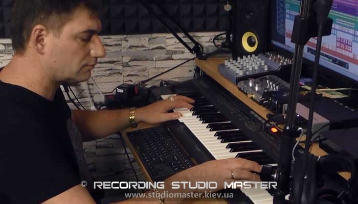 Студия звукозаписи - STUDIO MASTER - www.studiomaster.kiev.ua Запись вокала, запись голоса, обработка вокала, аранжировка, сведение,мастеринг, песня в подарок, подарочный сертификат на запись песни в студии, видео продакшн.