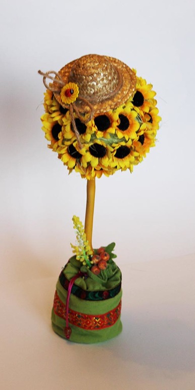 Чашки и топиарии.