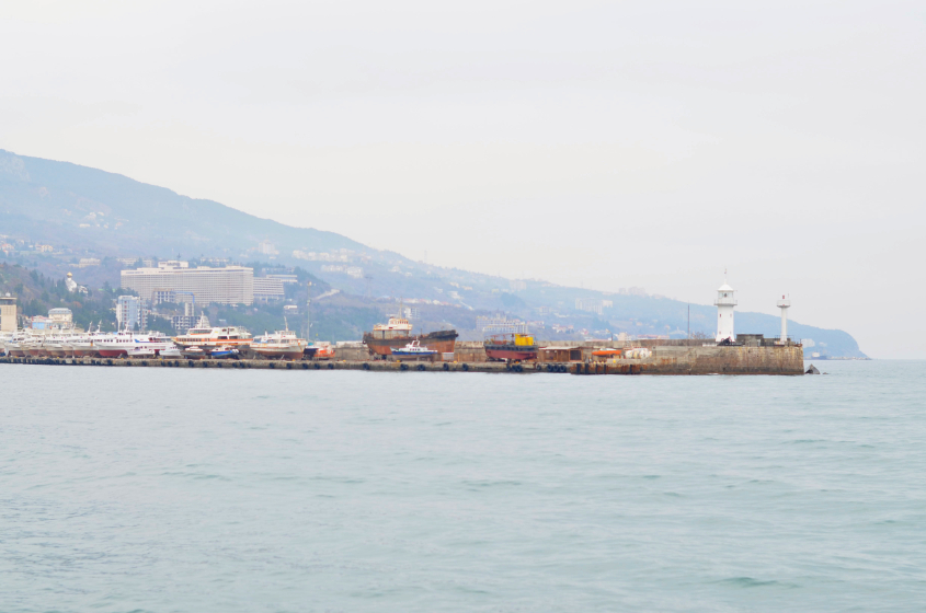 Ялта,набережная,февраль)