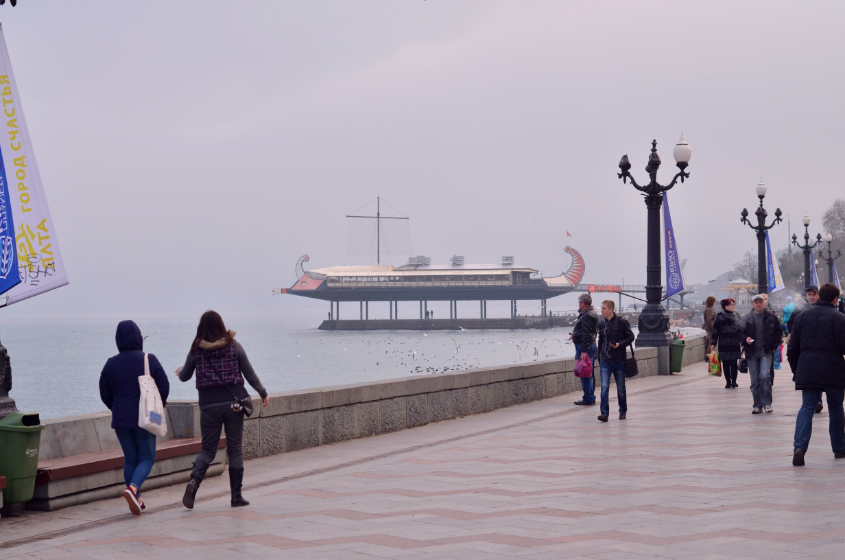 Ялта,набережная,февраль)
