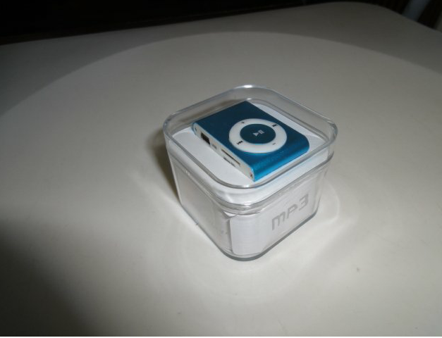 mp3-плеер c Micro SD Card в подарочной коробке + наушники + USB, цена 400 руб! сразу на ваш адрес!