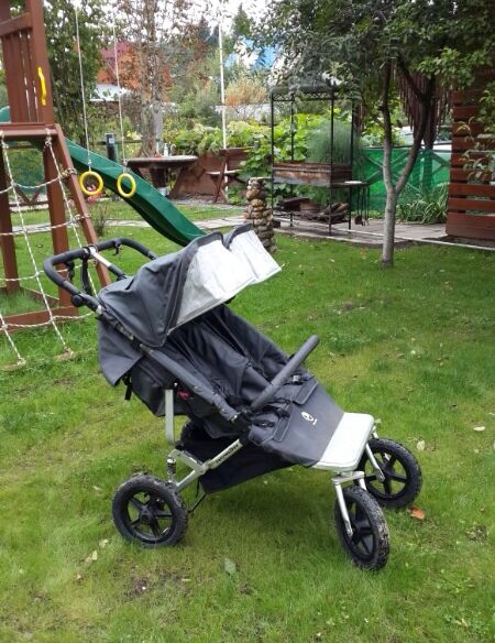 Продаю коляску для двойни Easy Walker Duo.