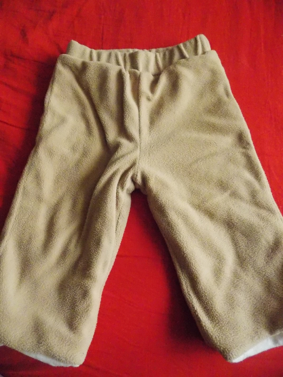 Много разной одежды для мальчика.