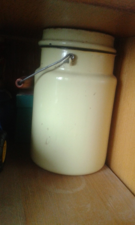 Отдам б/у покрывала, тюль, посуда, и др. Метро Савеловская