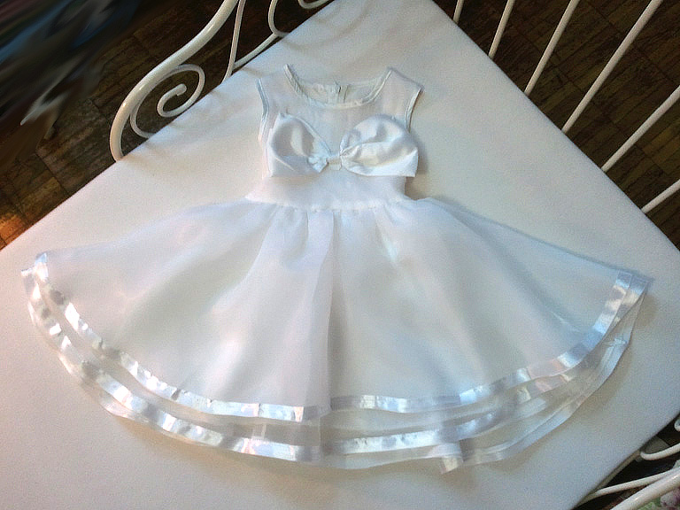 Продам платье для праздника.