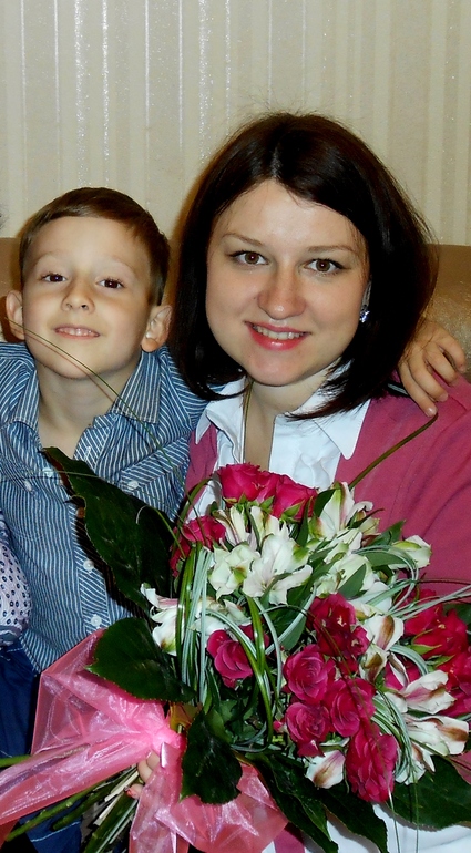 Просто так, на память. Мне здесь 29 лет, Артёму 4,5года, пузику, которое не видно)) 27недель.