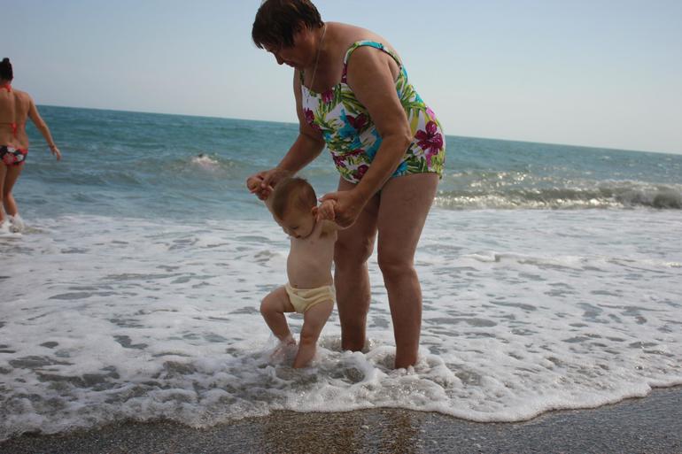 Испания с ребенком 1 и 2 месяца.