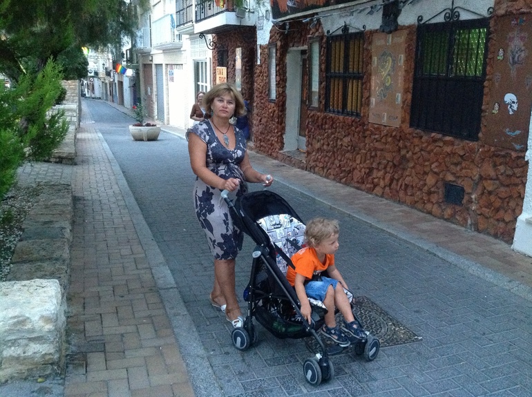 Уехала мамулечка моя