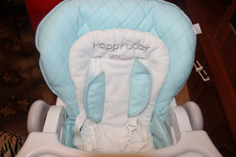 Продам!2 шт.Стульчики для кормления happy baby william.цена 3800