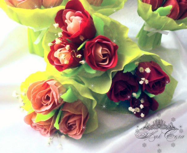 С наступающим, девочки)