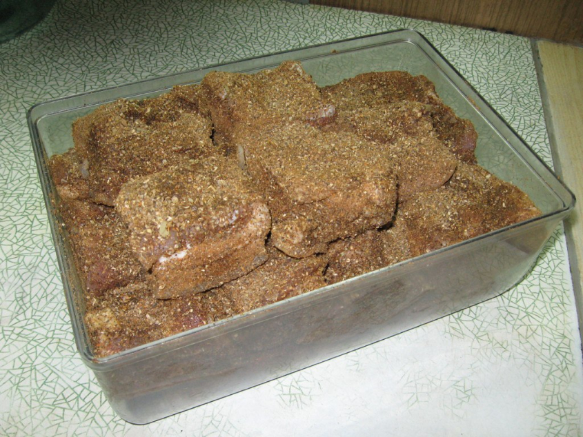 Укладываем слегка прижимая (лучше в квадратную ёмкость)....