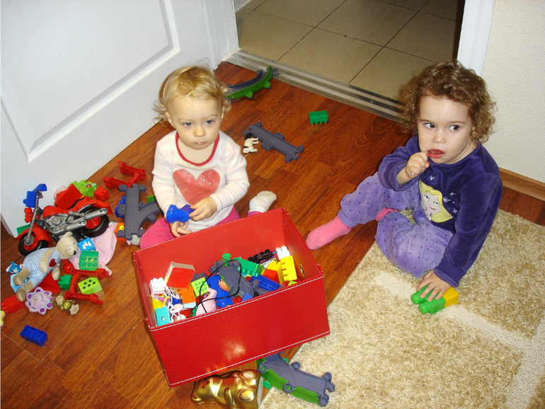 Алена (2.10) и Вика (1.3) январь 2014