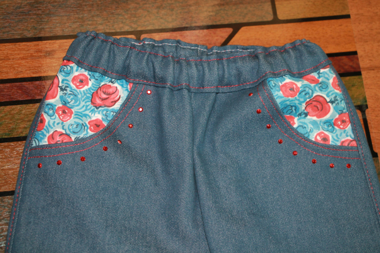 Брючек много не бывает..