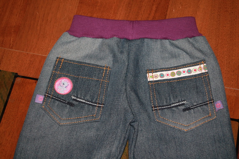 Брючек много не бывает..