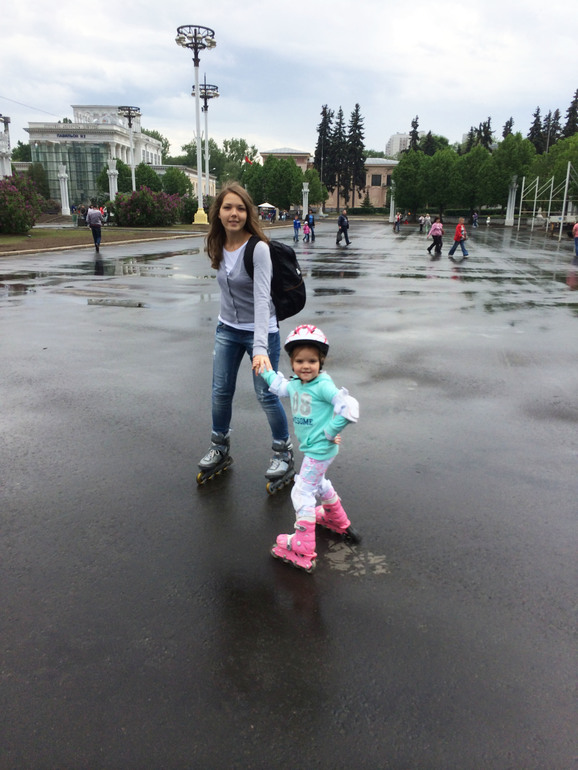 Дружба Алисы и роликов ))