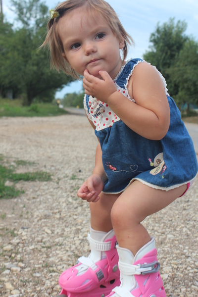 Дружба Алисы и роликов ))