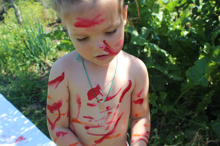 Девочка с тигриными следами