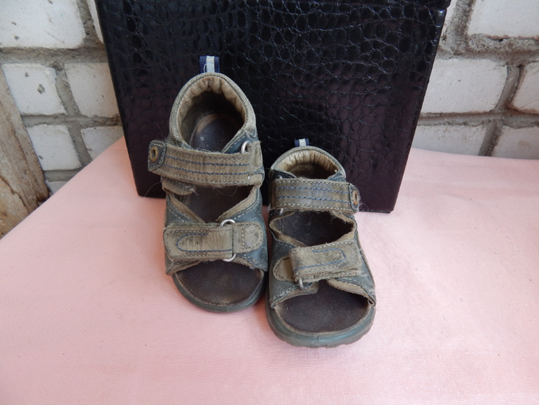 отдам даром обувь б.у. 21-24