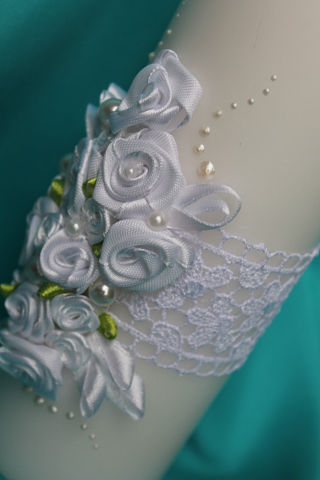 Свеча, декорированная в технике канзаши