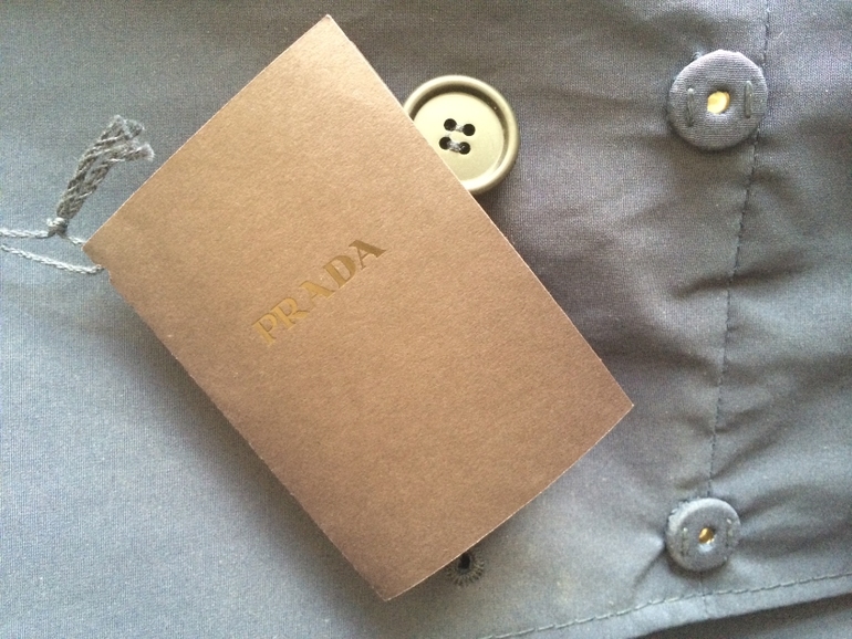 плащ Prada 42 тыс., размер 40
