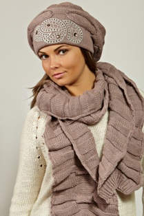 Шапкинск! Огромный выбор шапок - очень много фирм!